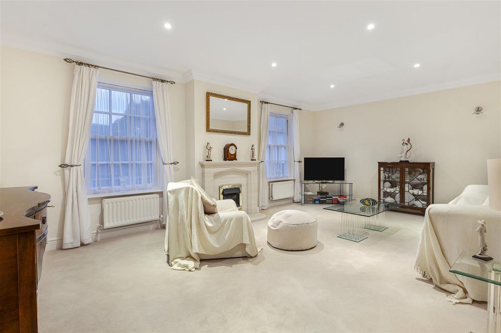 Property photo 2 of 24 Reception