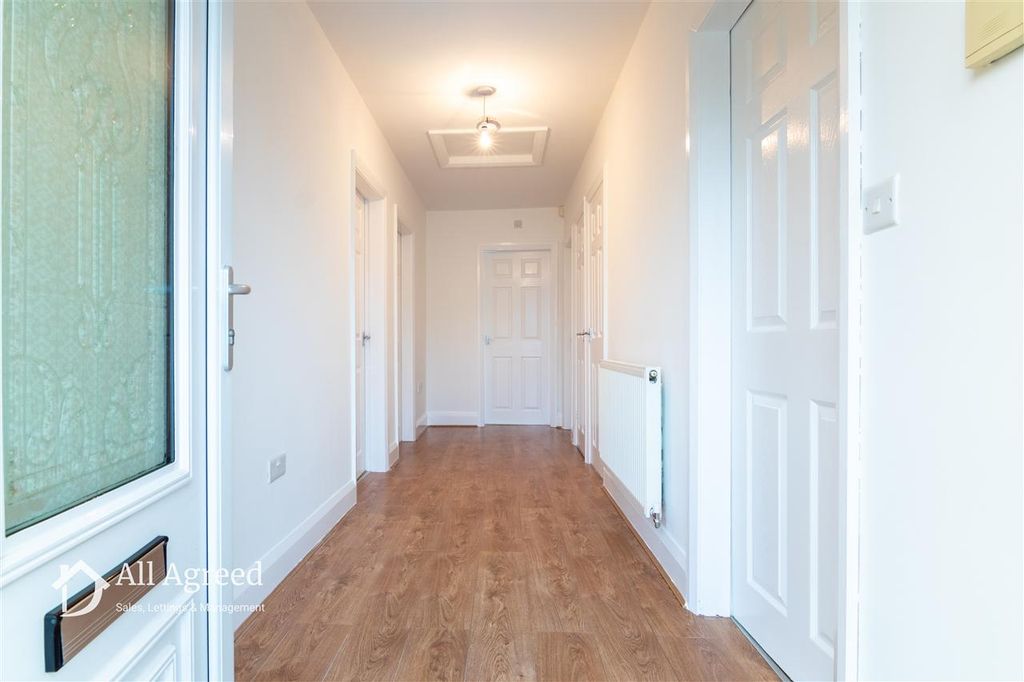 Property photo 2 of 14 Entrance Hall