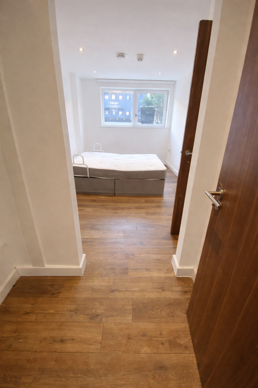 Property photo 2 of 6 Hallway