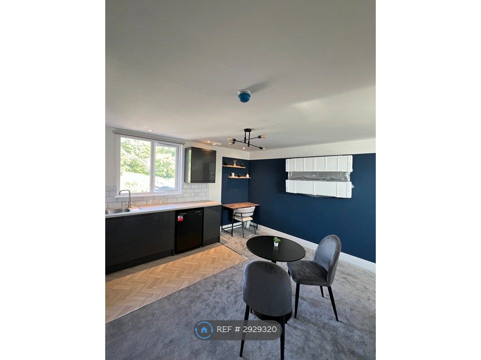 Property photo 1 of 26 Room 6