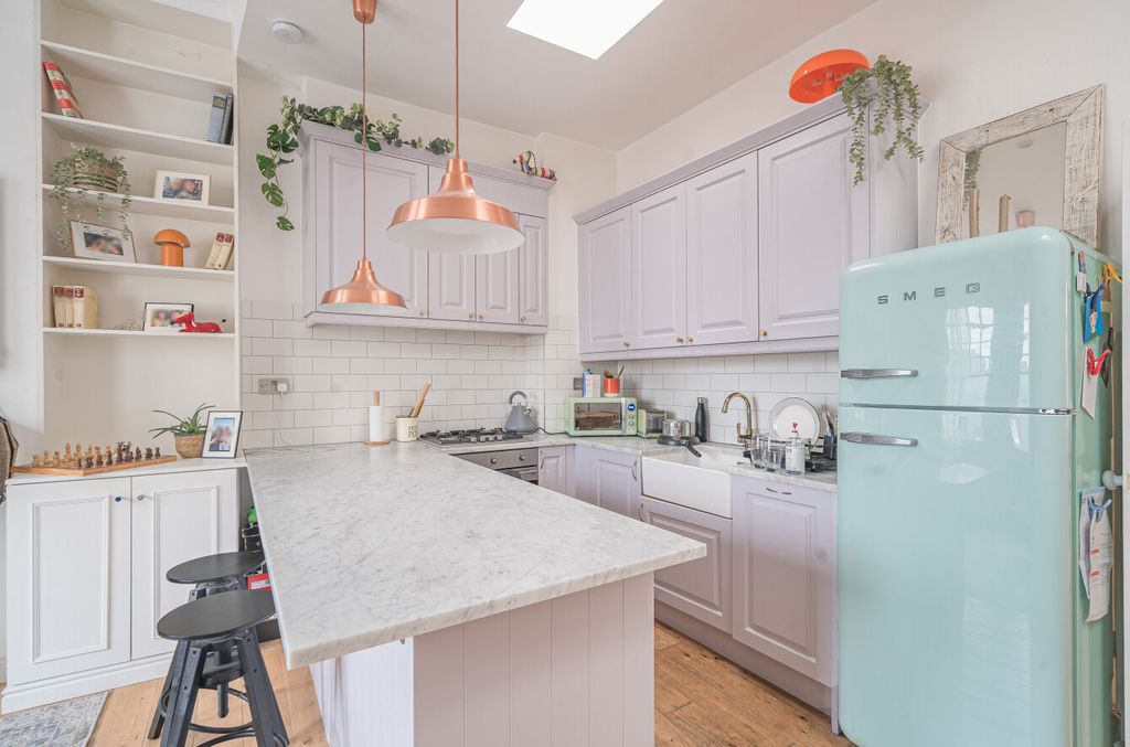 Property photo 2 of 11 1370789-7-68F5F59...