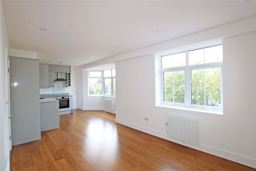 Property photo 2 of 16 Picture No. 32