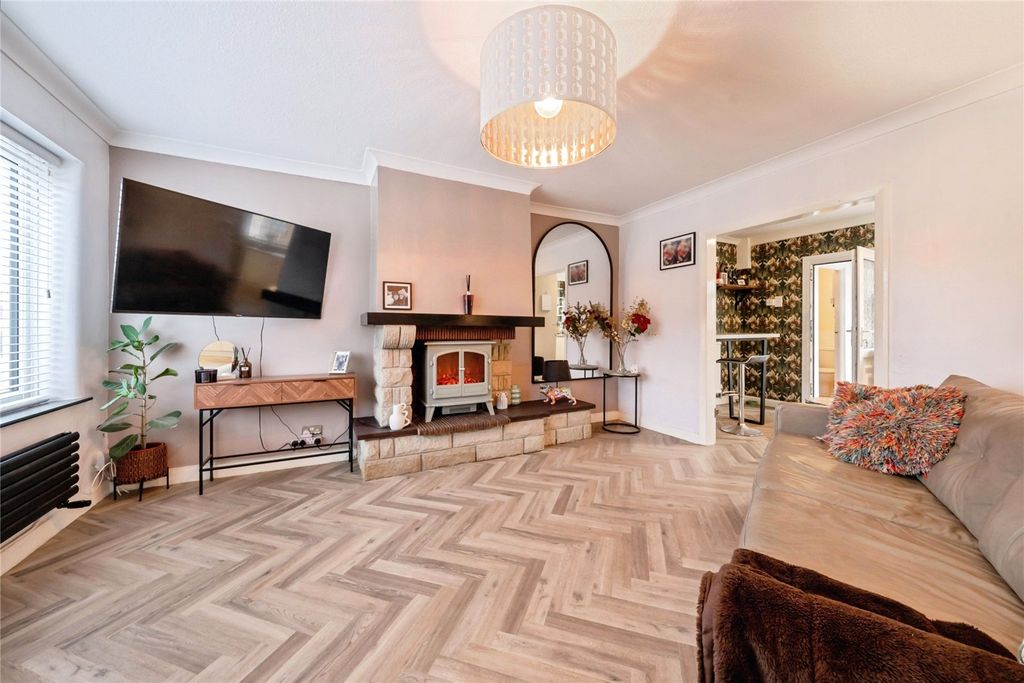 Property photo 2 of 21 Living Room