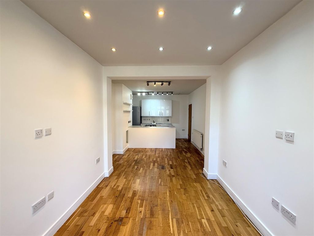 Property photo 3 of 9 Recep.Jpeg