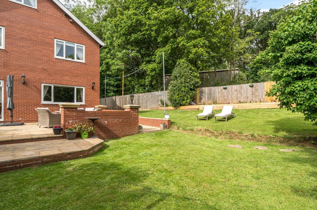 Property photo 2 of 13 Garden