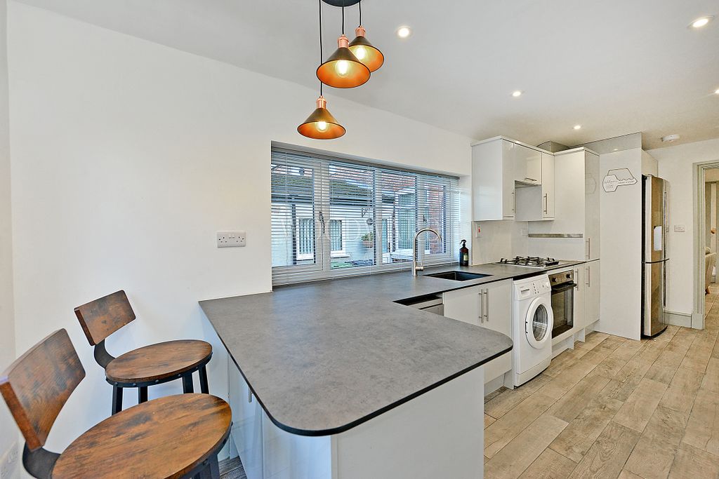 Property photo 3 of 17 Kitchen