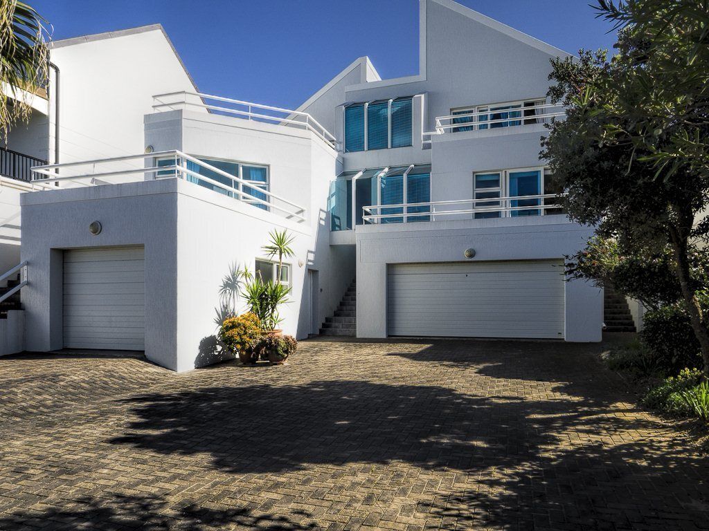 Property photo 2 of 31