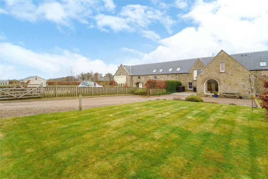 Property photo 1 of 31 Front Garden