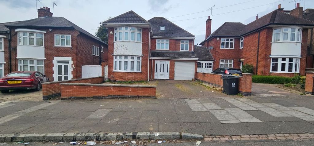 Property photo 1 of 12