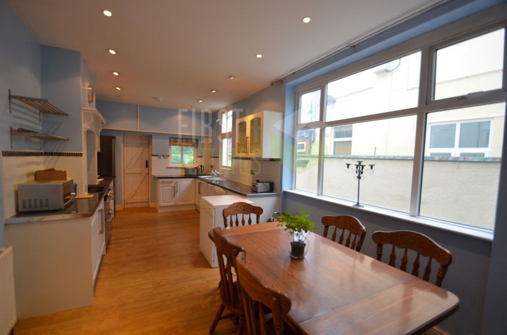 Property photo 2 of 13 Kitchen