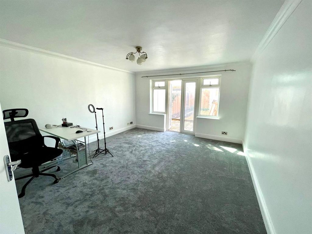 Property photo 2 of 15 i.Jpg