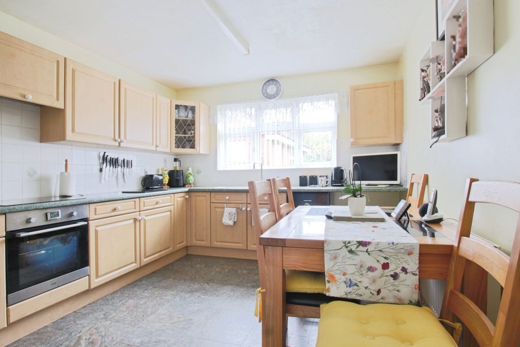 Property photo 2 of 13 4483085