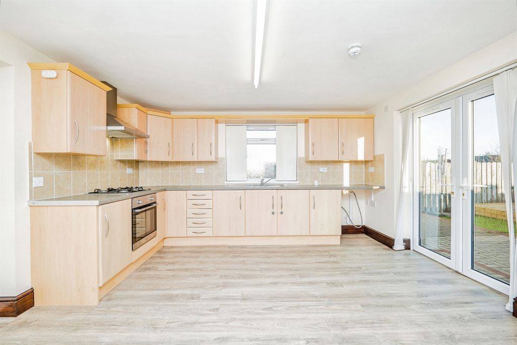 Property photo 2 of 34