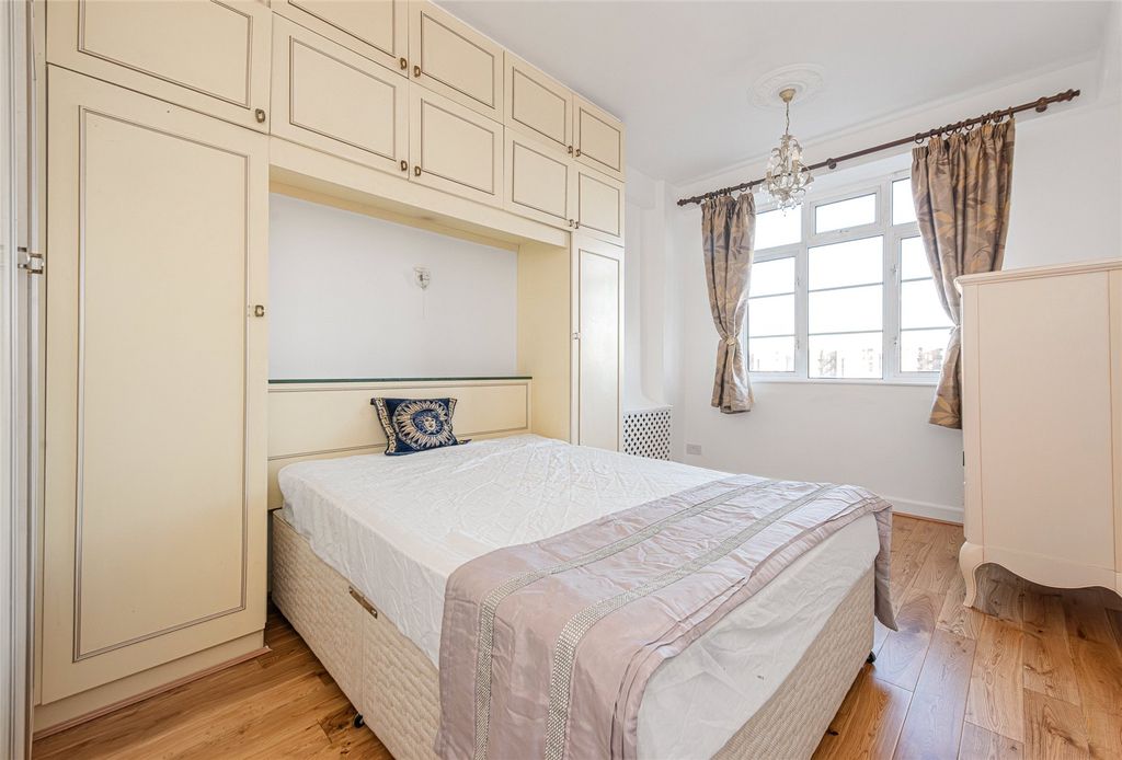 Property photo 2 of 9 Picture No. 13