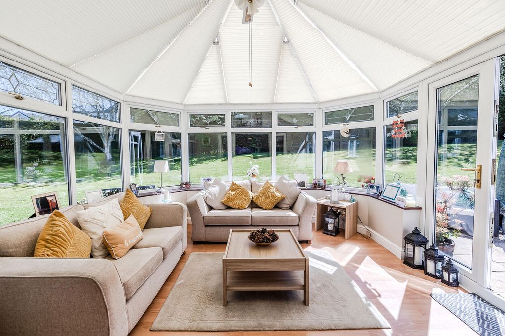Property photo 3 of 30 Conservatory