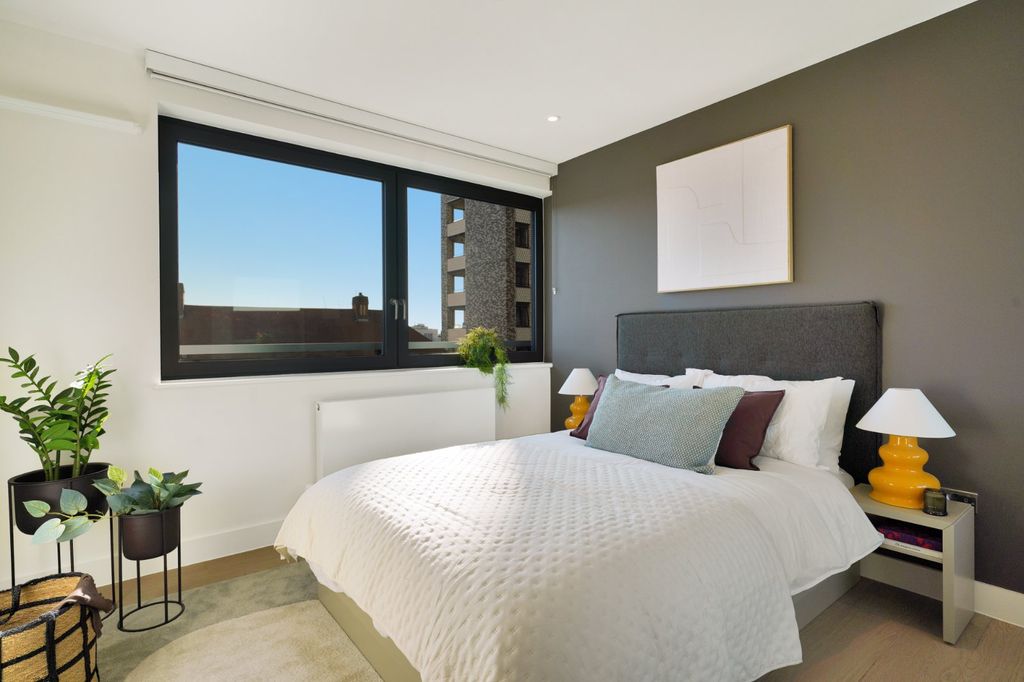 Property photo 1 of 28