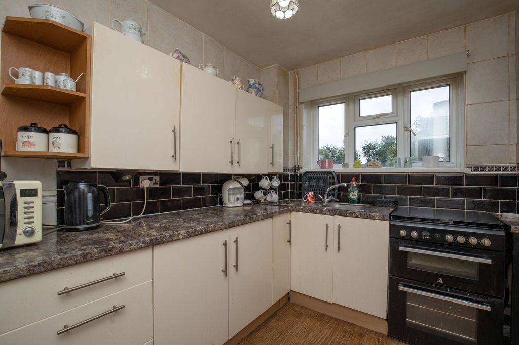 Property photo 3 of 26