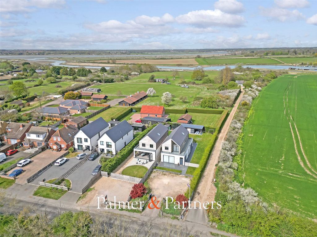 Property photo 3 of 34 Picture No. 05
