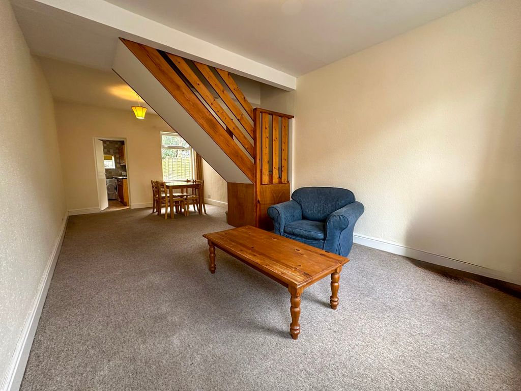 Property photo 2 of 18 Lounge