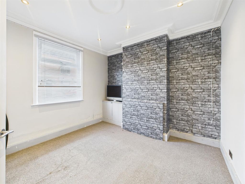 Property photo 3 of 8 Cam04063G0-Pr0119-Still001.Jpg