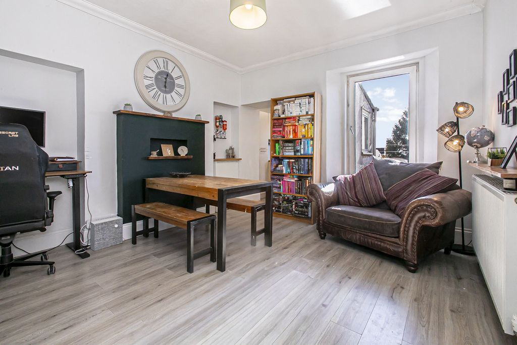 Property photo 3 of 30