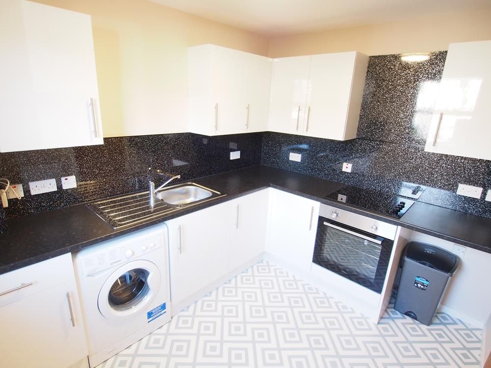 Property photo 1 of 8 Kitchen