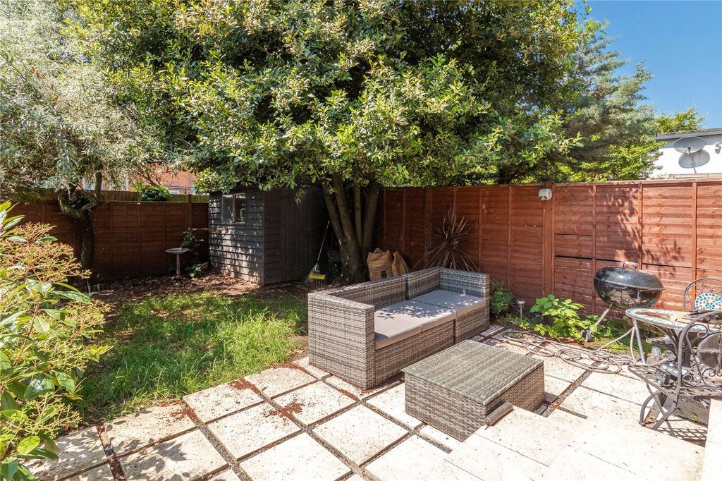 Property photo 2 of 8 Garden