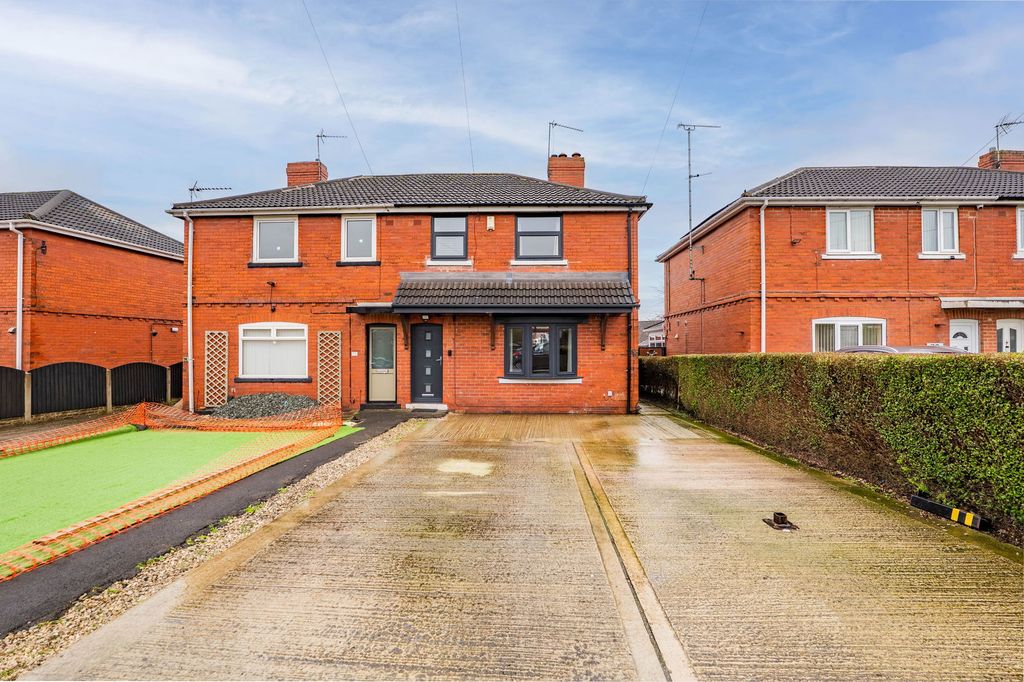 Property photo 1 of 28