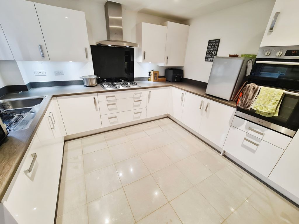 Property photo 3 of 28 Photo #3