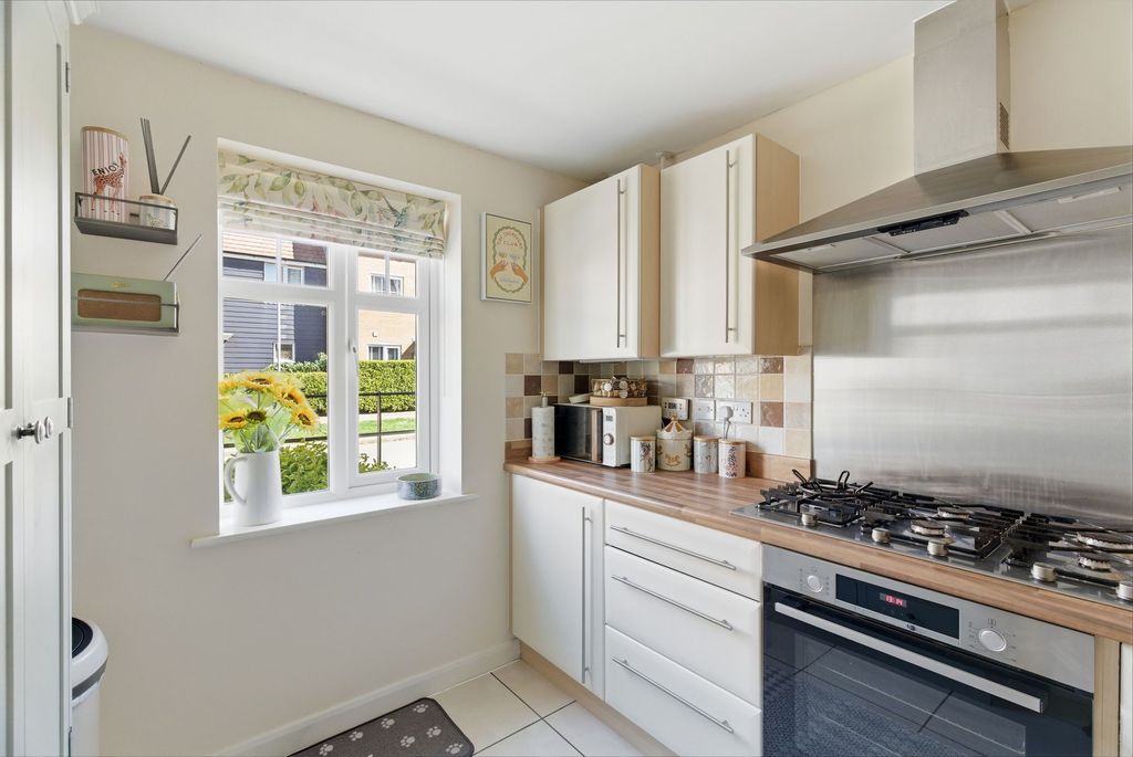 Property photo 1 of 27