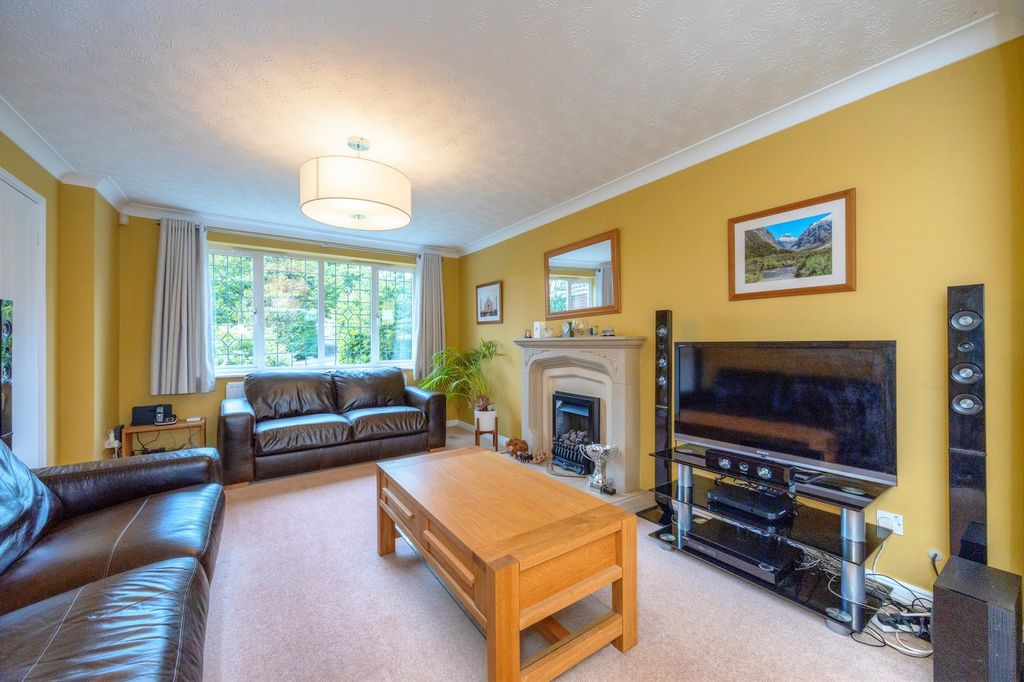 Property photo 2 of 27