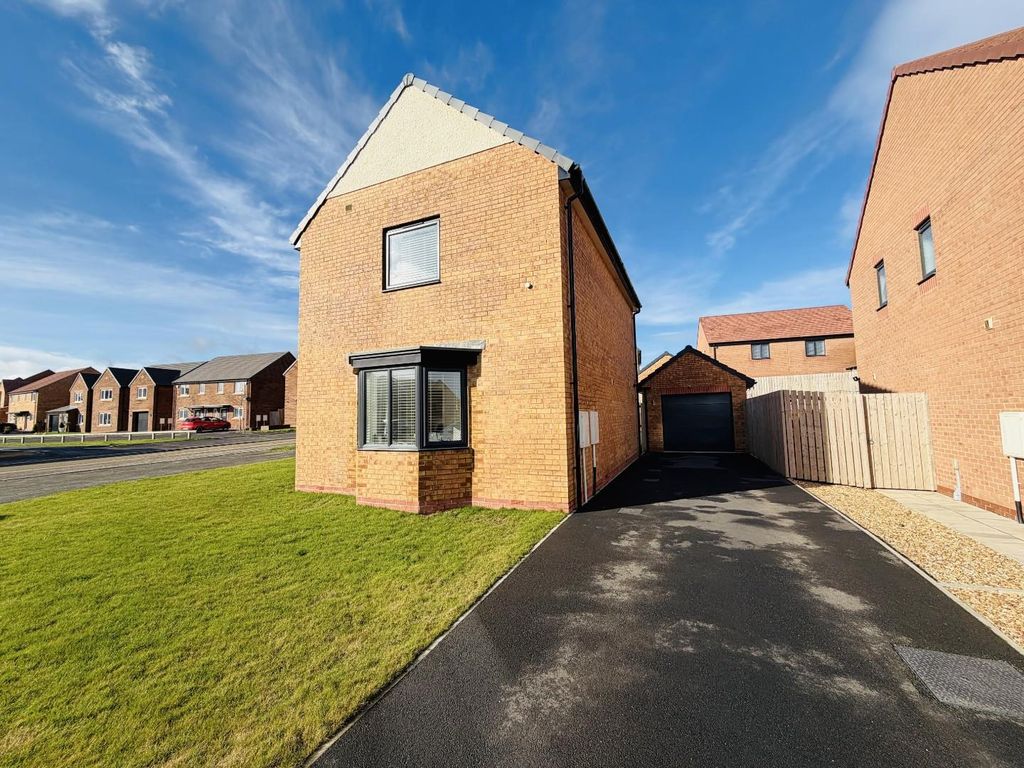 Property photo 2 of 31 Side View, Drive & Garage