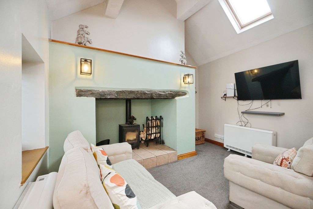 Property photo 2 of 19 Pbox-Img.Jpg