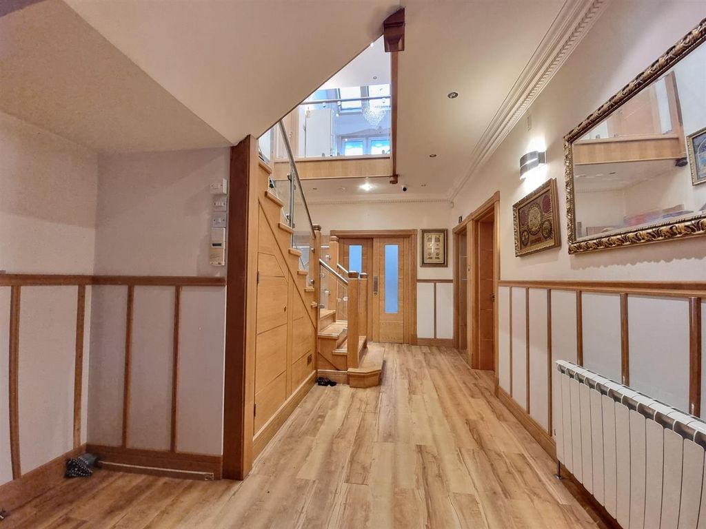 Property photo 1 of 43