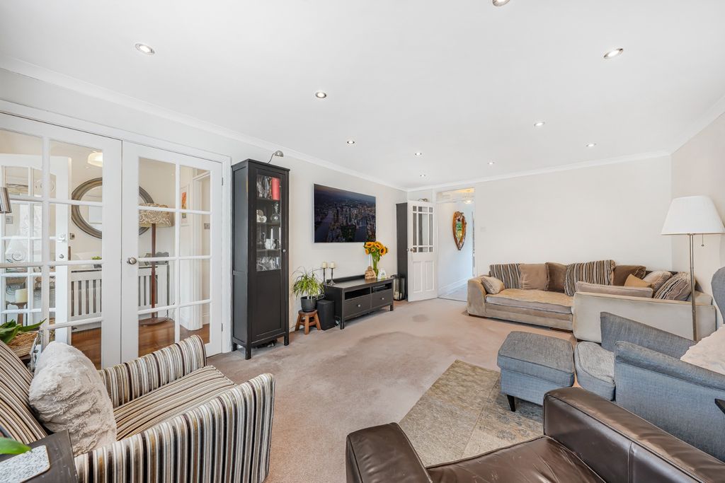 Property photo 2 of 47 5524101