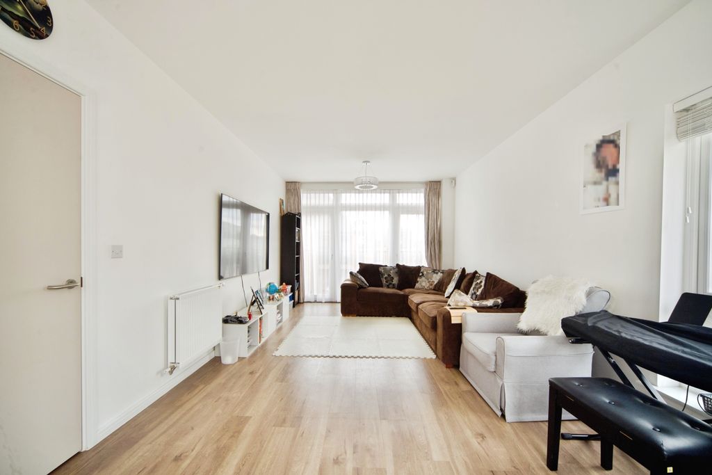 Property photo 2 of 20