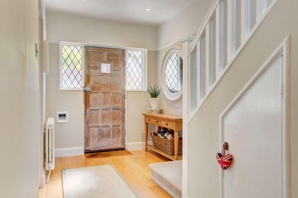 Property photo 2 of 31