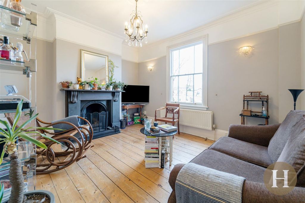 Property photo 2 of 34