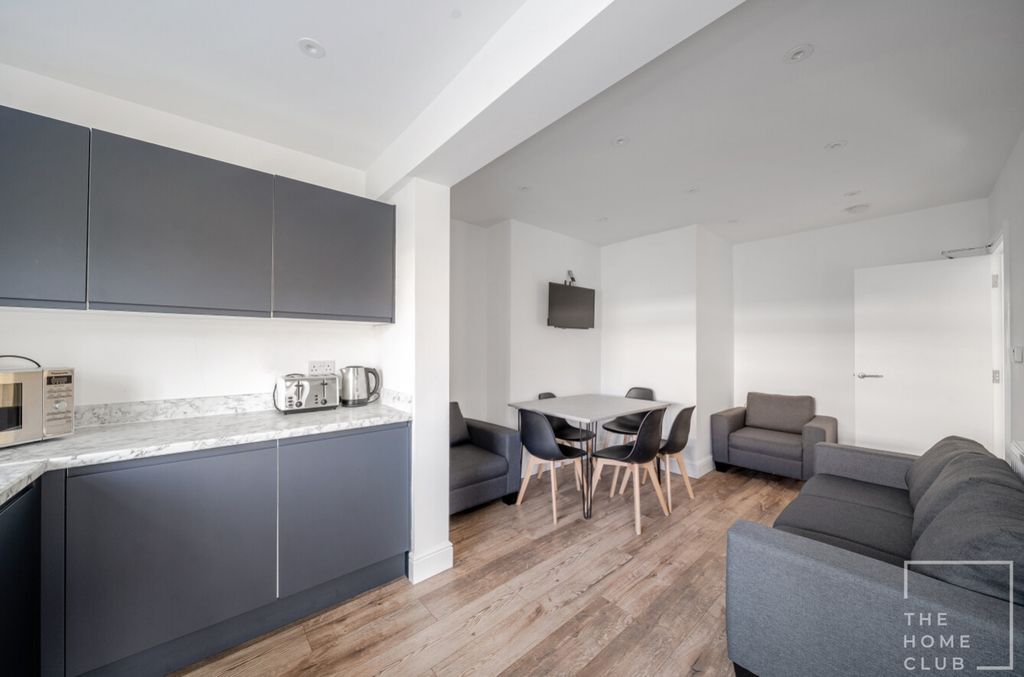 Property photo 2 of 17 4c41057E-2033-4d4E-Aab3-18A9587Db8B7