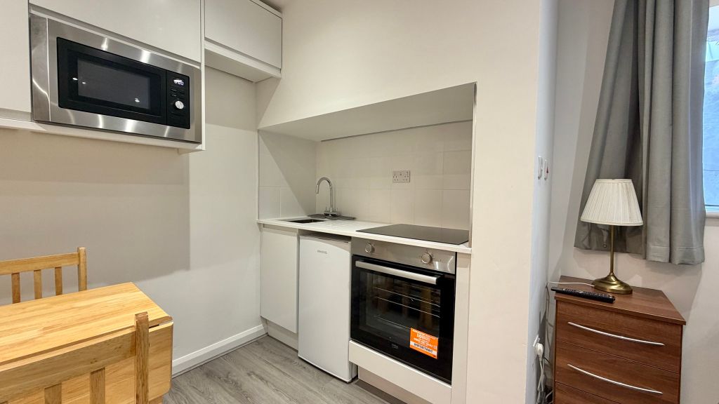 Property photo 2 of 6 Kitchen