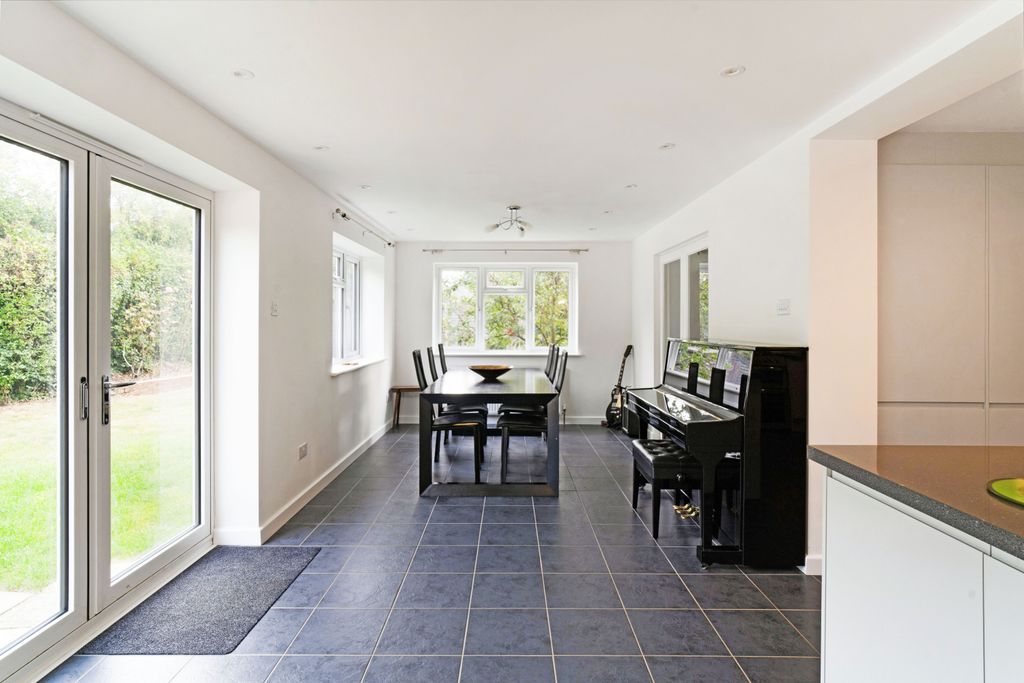 Property photo 3 of 8