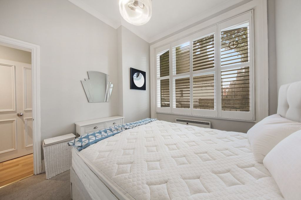 Property photo 3 of 17 953693