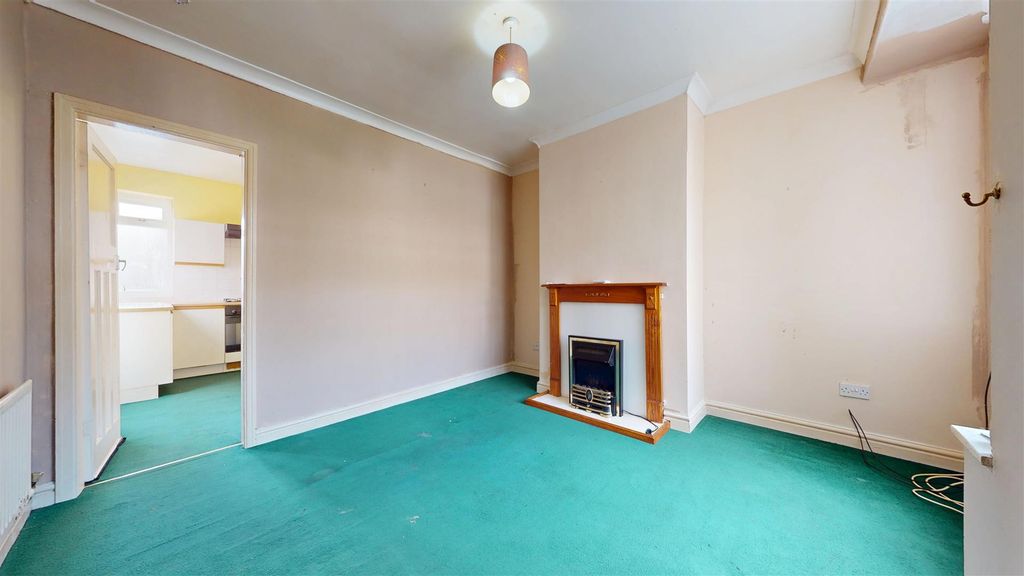 Property photo 2 of 15 Chadwick Road Reception Room