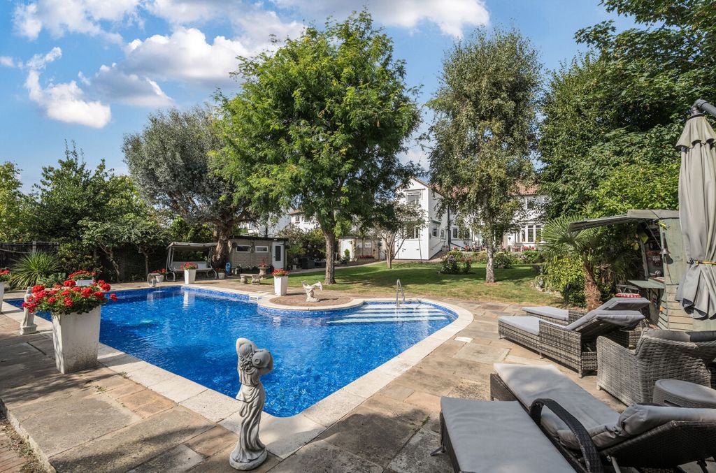 Property photo 3 of 28 1342634-33-68A645...