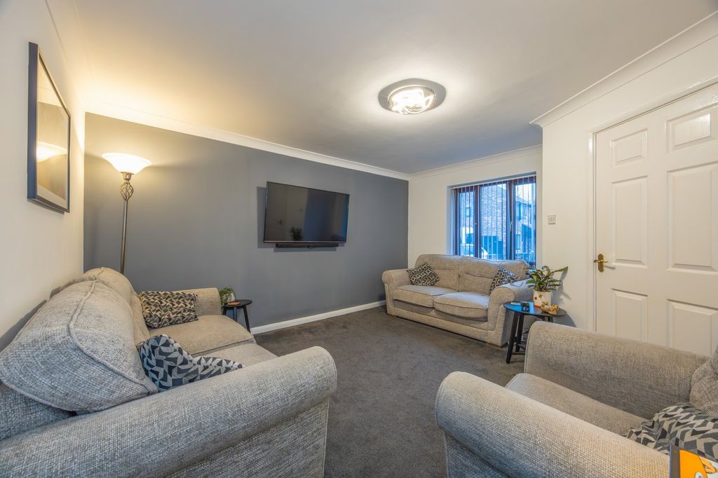 Property photo 2 of 25