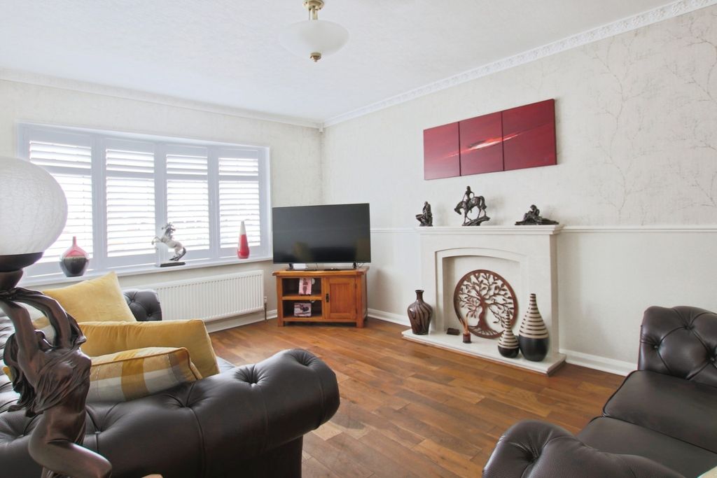 Property photo 3 of 16 5009136