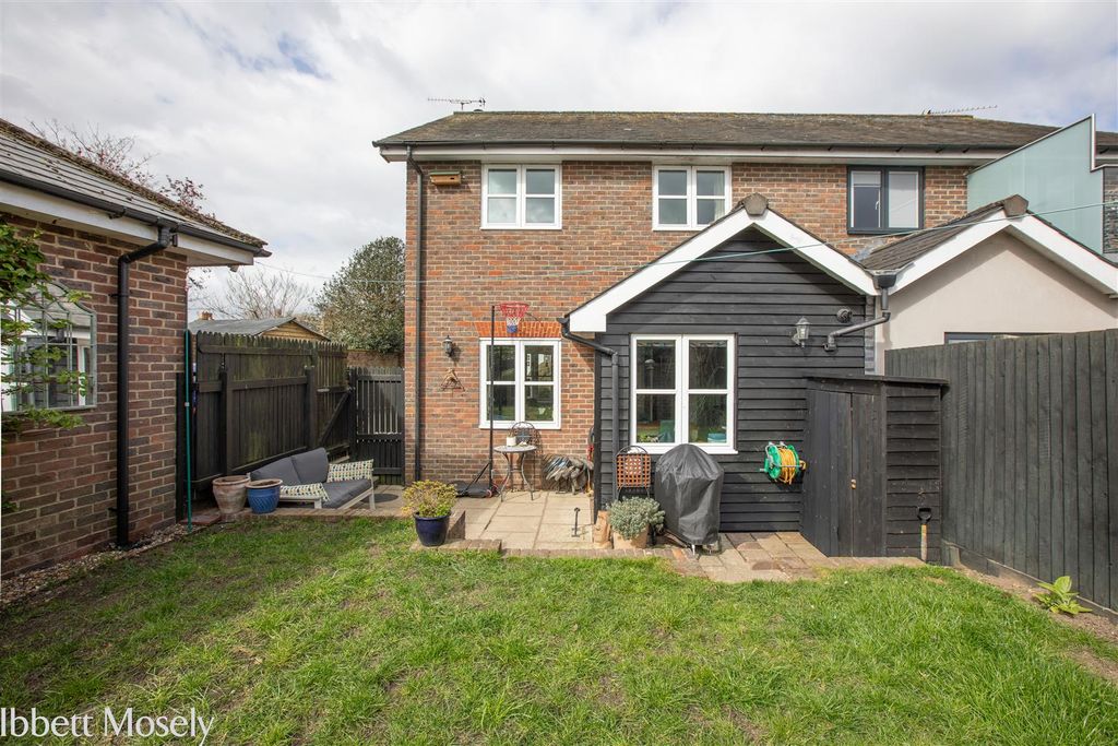 Property photo 3 of 16 20260330-1 Albion Close11.Jpg