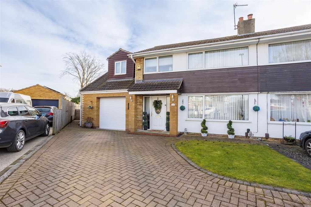 Property photo 1 of 41 11_Thornwood_Covert_Externals_12.Jpg