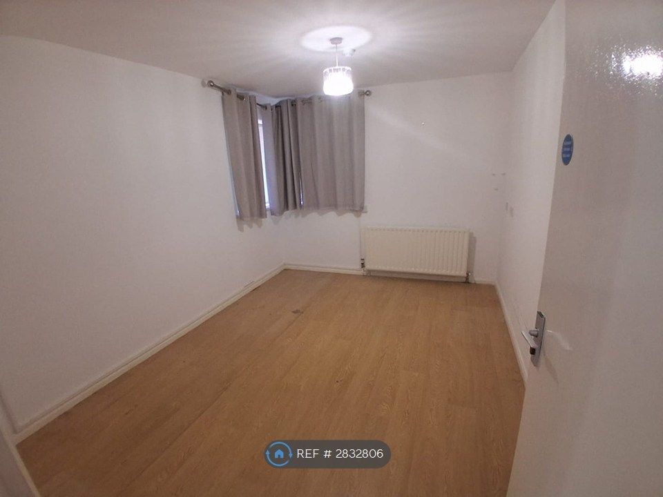 Property photo 3 of 7 Room 1