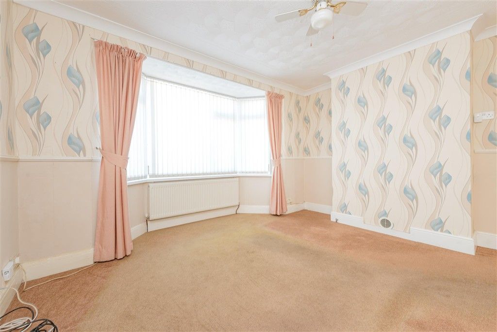 Property photo 3 of 13 Lounge